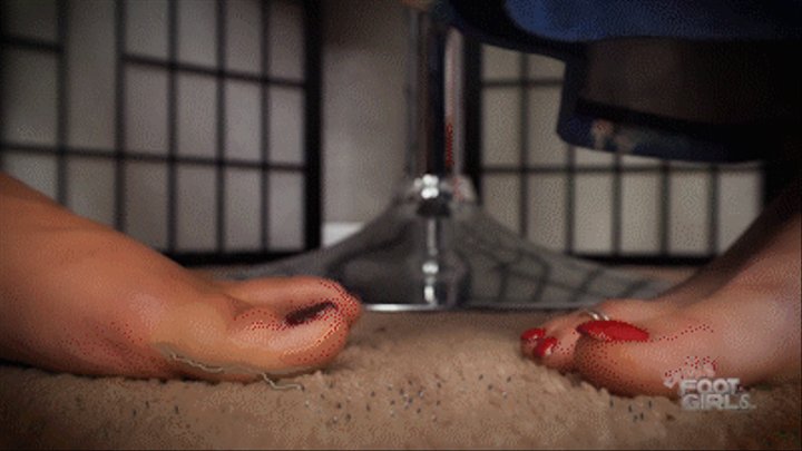 Giantess unaware feet worshipcrush