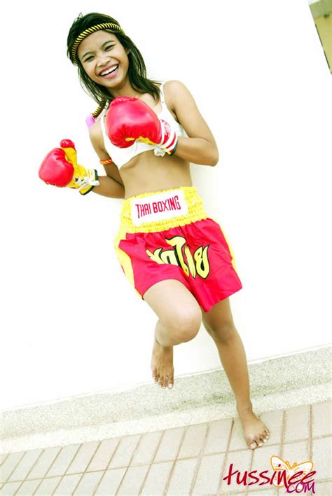 Kickboxing girl muay thai fight