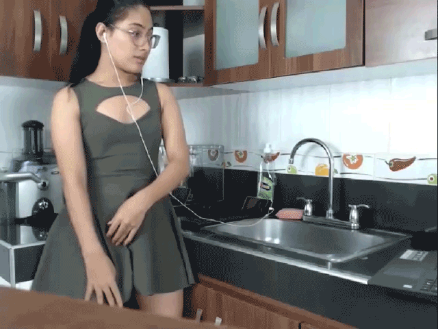 Sabertooth reccomend girl cums using kitchen sink