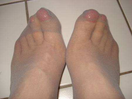 Bellaantonia really sexy pantyhose feet