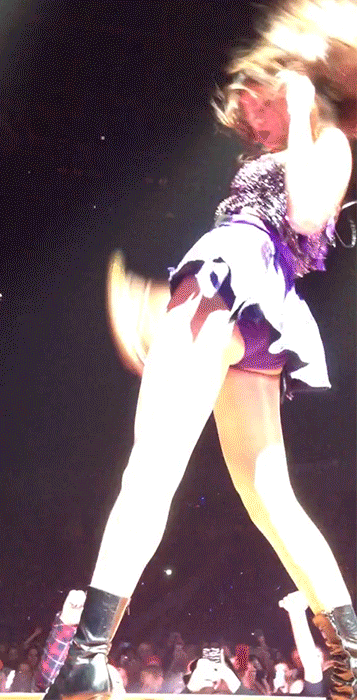 Selena gomez dancing piece concert