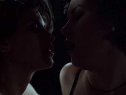 Gina gershon jennifer tilly lesbian scene
