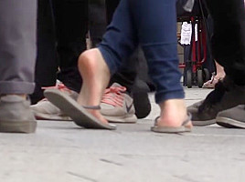 Detector reccomend candid college student shoeplay flip flops