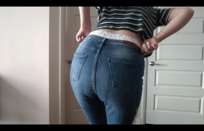 Amateur girl wearing diaper under jeans
