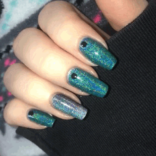 Manicure long sharp nails