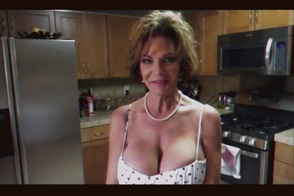 Mature busty deauxma squirts right pussy